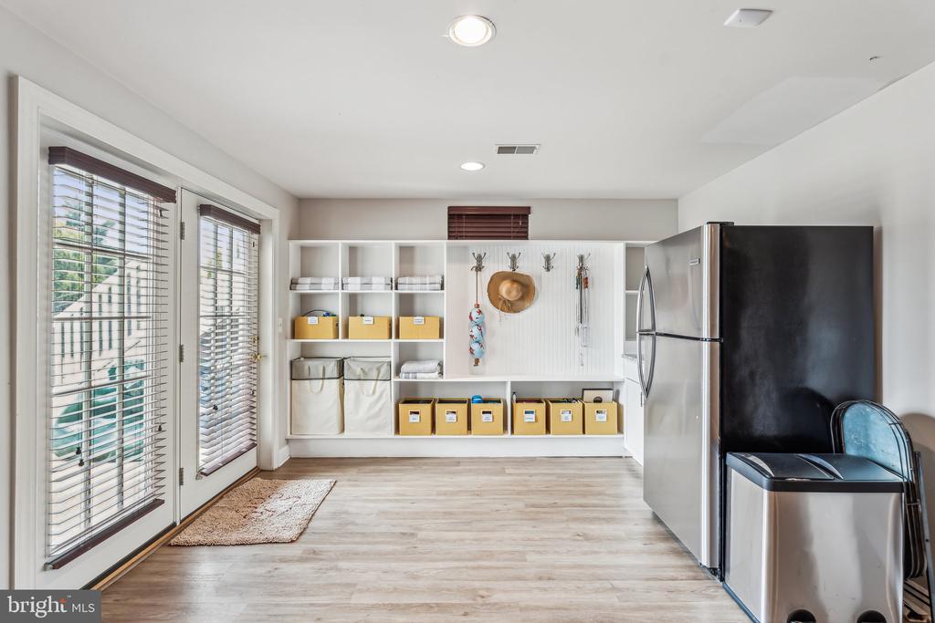 7560 Coopers Hawk Dr