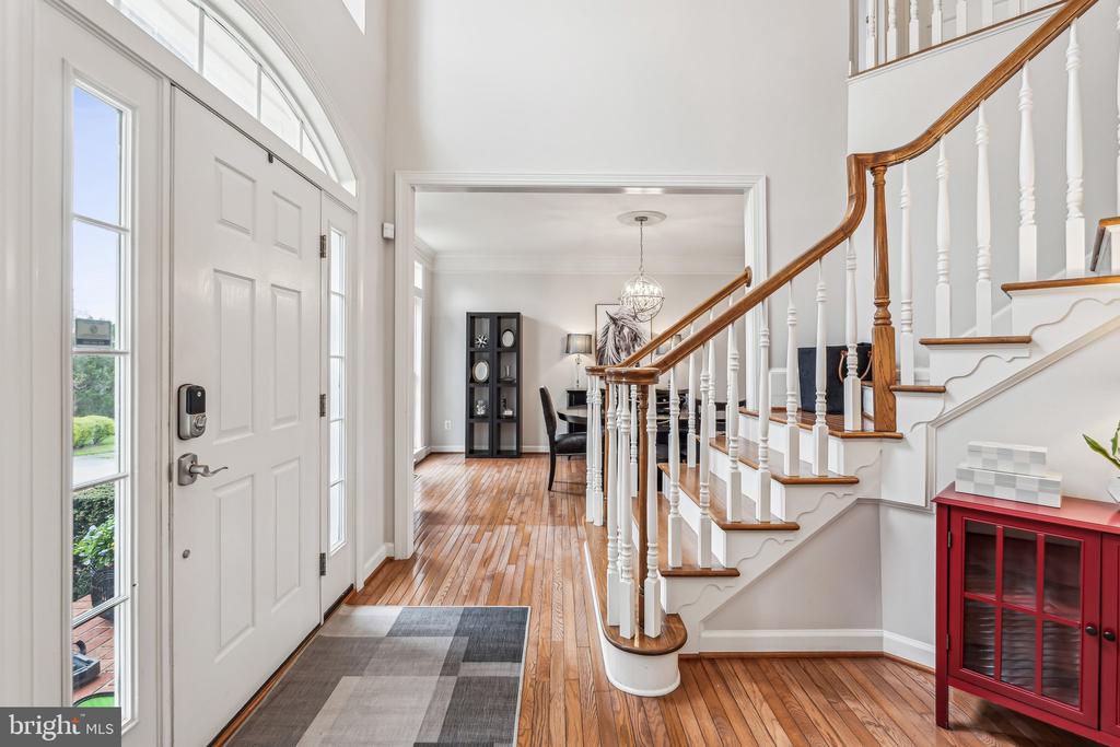 7560 Coopers Hawk Dr