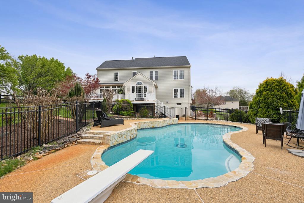 7560 Coopers Hawk Dr
