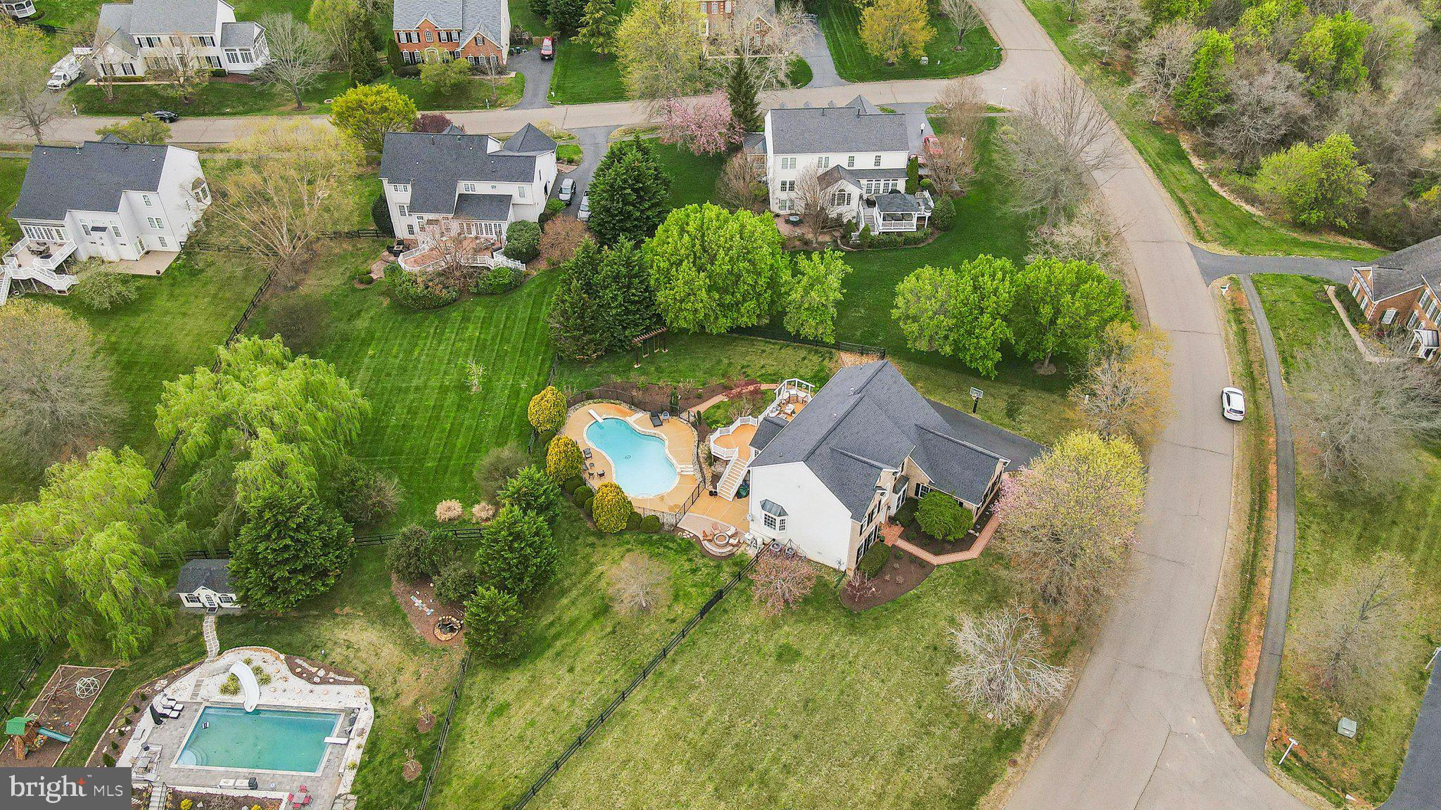 7560 Coopers Hawk Dr