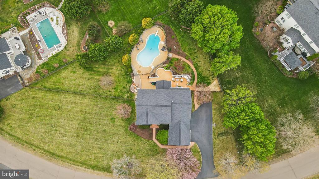 7560 Coopers Hawk Dr