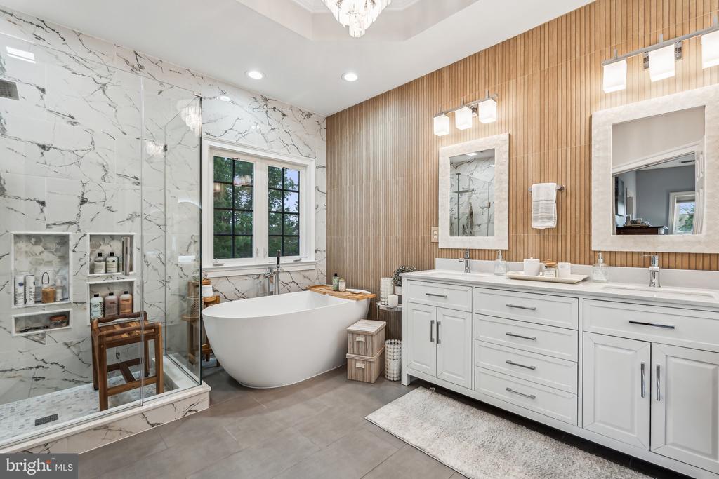 7560 Coopers Hawk Dr