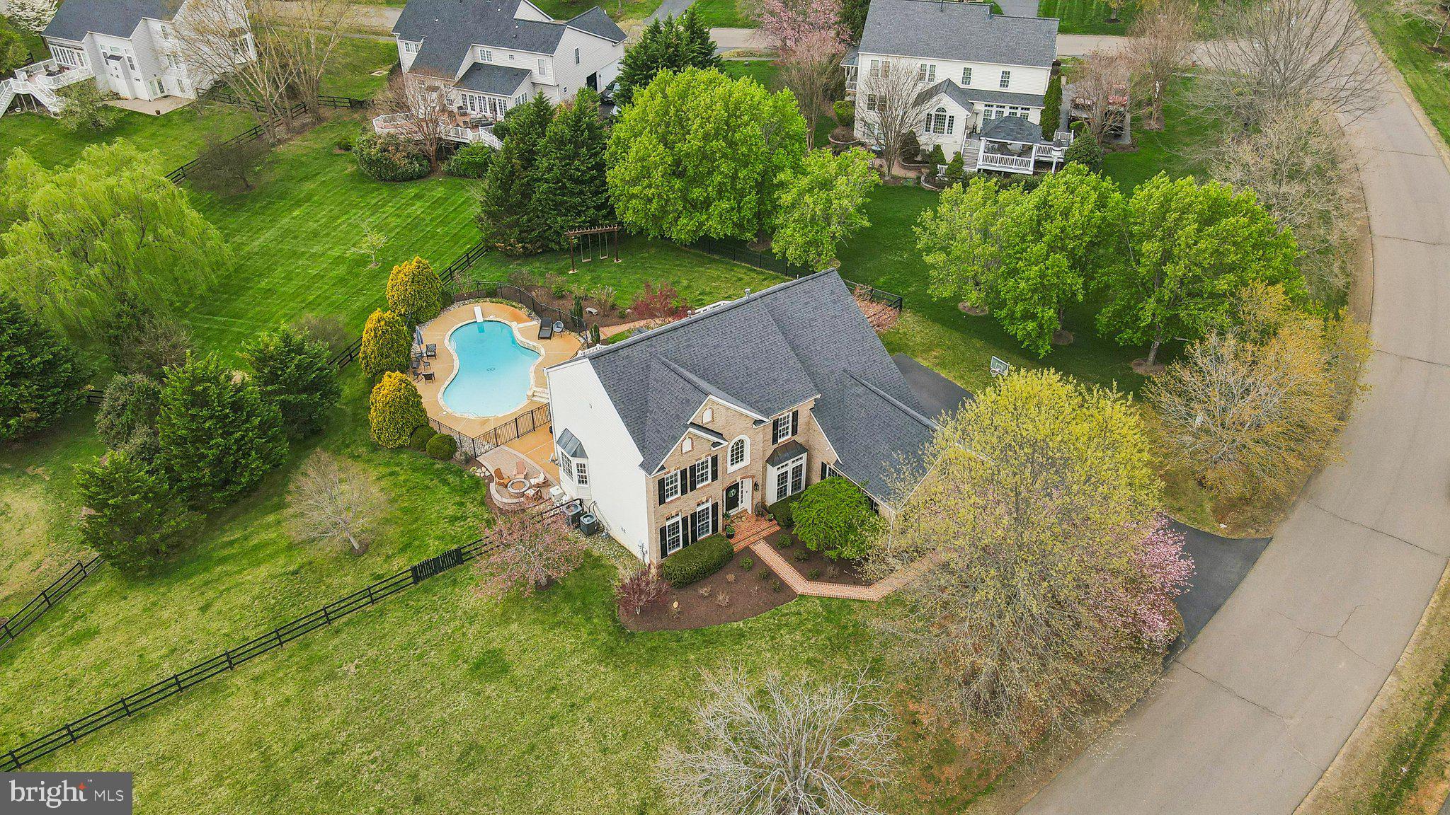 7560 Coopers Hawk Dr