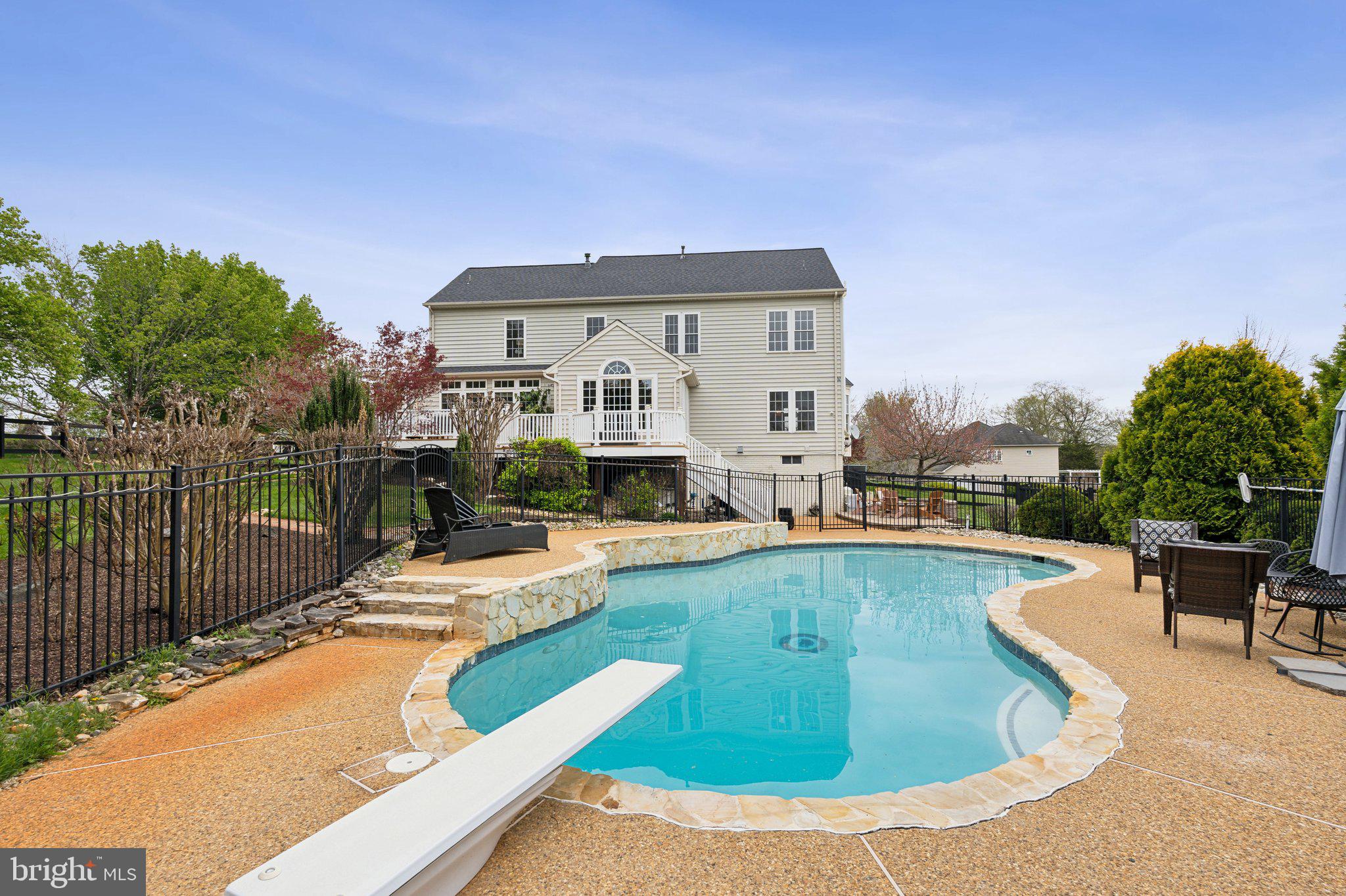 7560 Coopers Hawk Dr