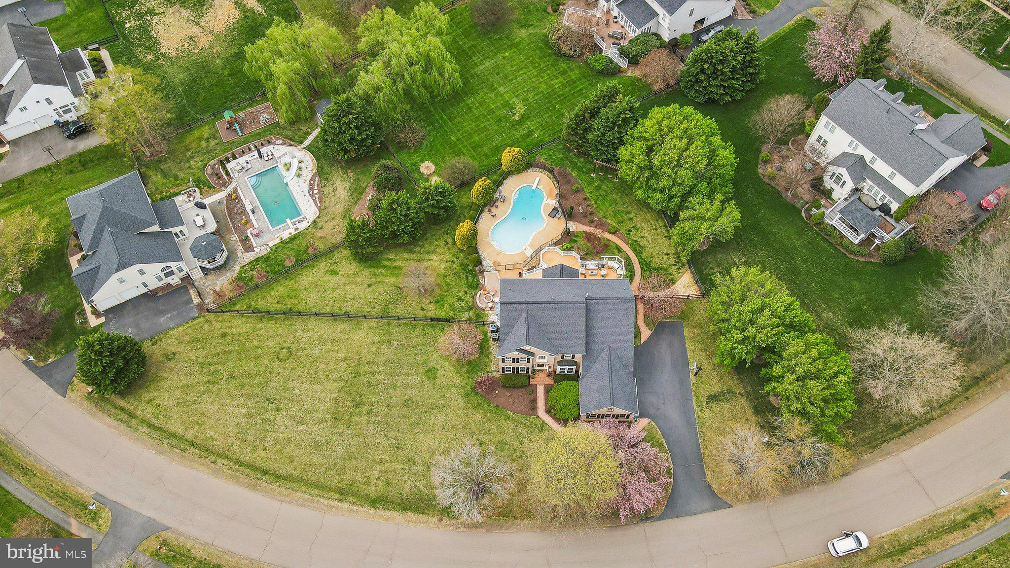 7560 Coopers Hawk Dr