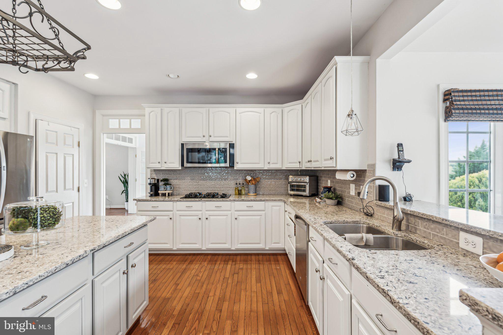 7560 Coopers Hawk Dr