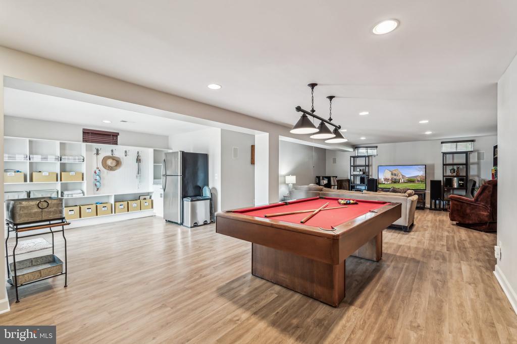 7560 Coopers Hawk Dr