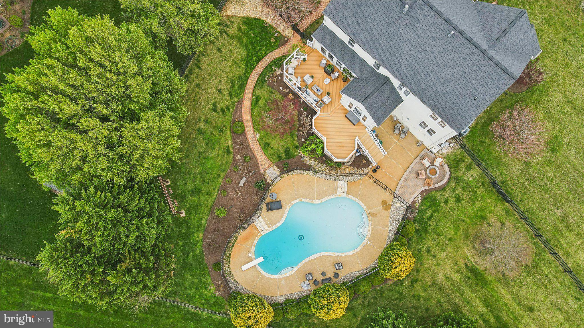 7560 Coopers Hawk Dr