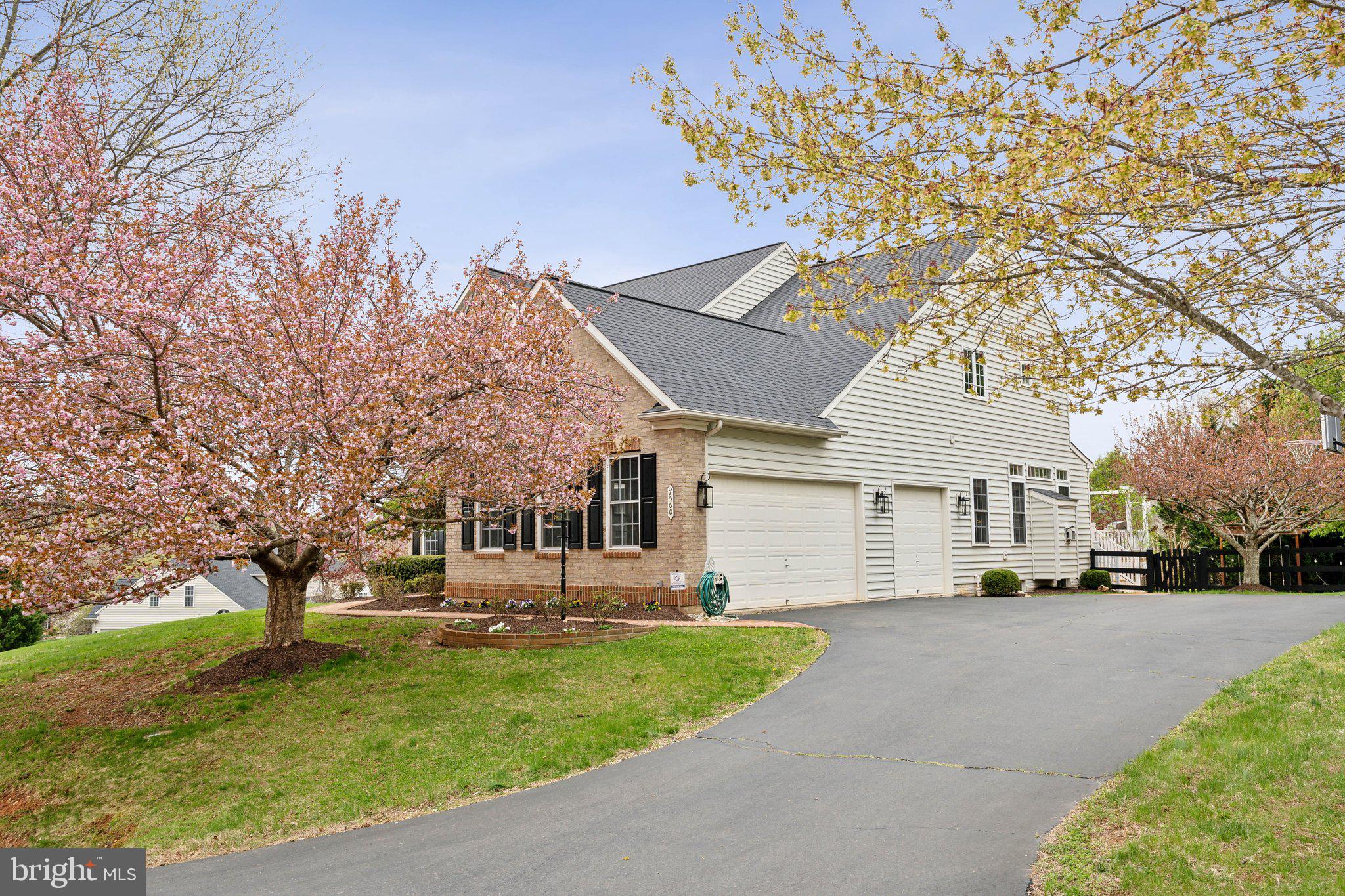 7560 Coopers Hawk Dr