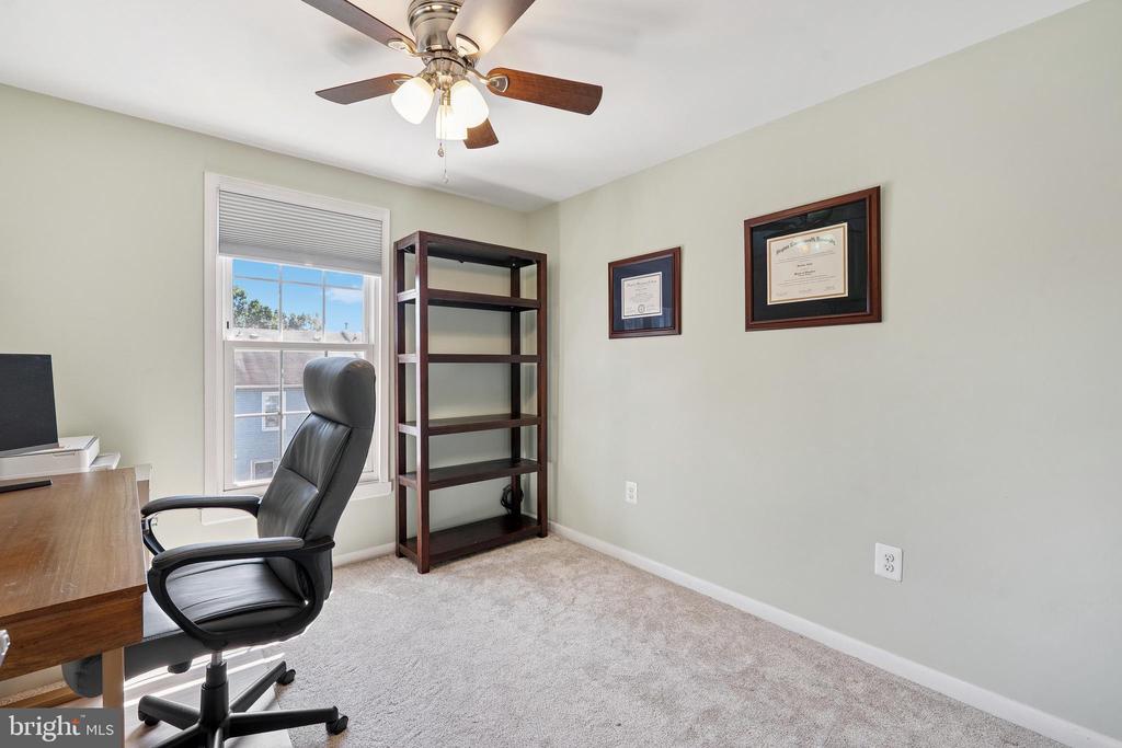 807 WIDE OAK COURT