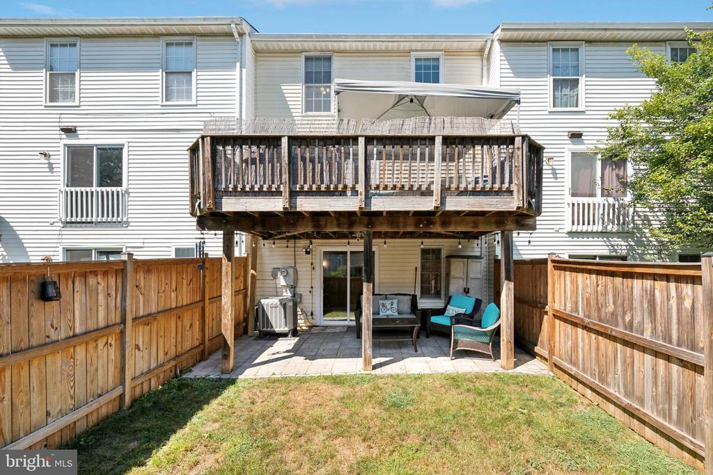 807 WIDE OAK COURT
