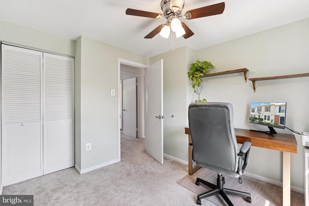 807 WIDE OAK COURT
