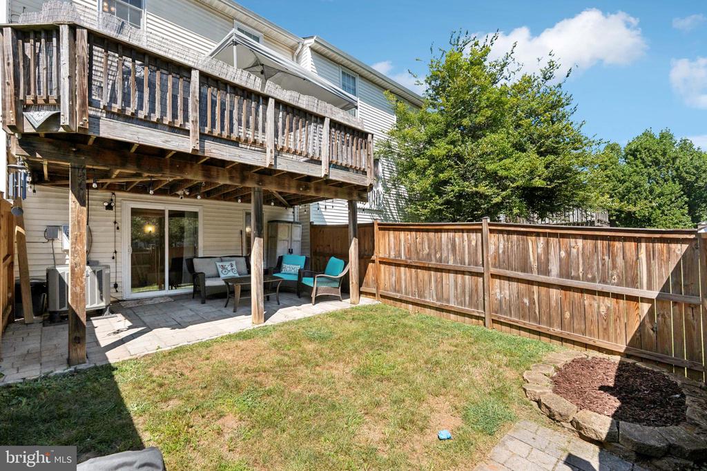807 WIDE OAK COURT