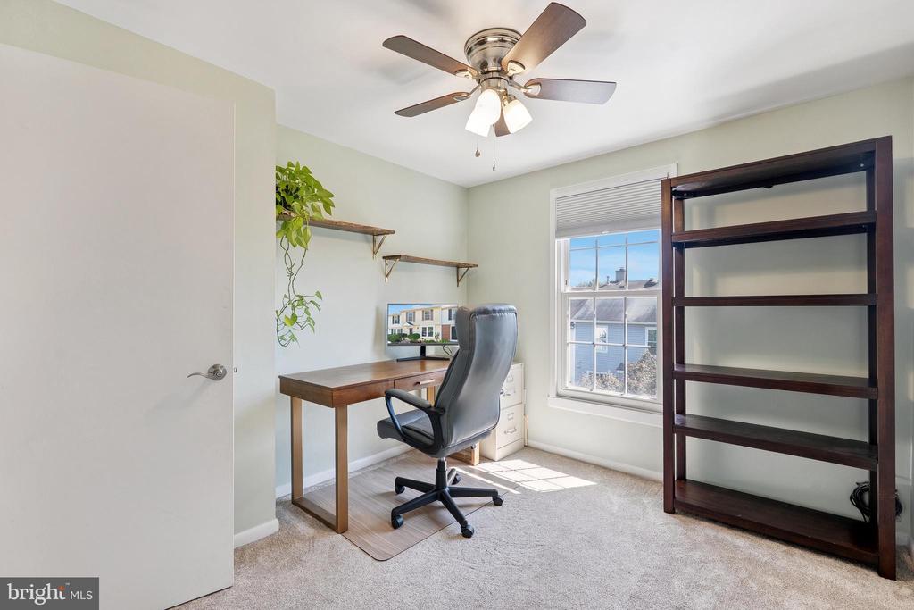 807 WIDE OAK COURT