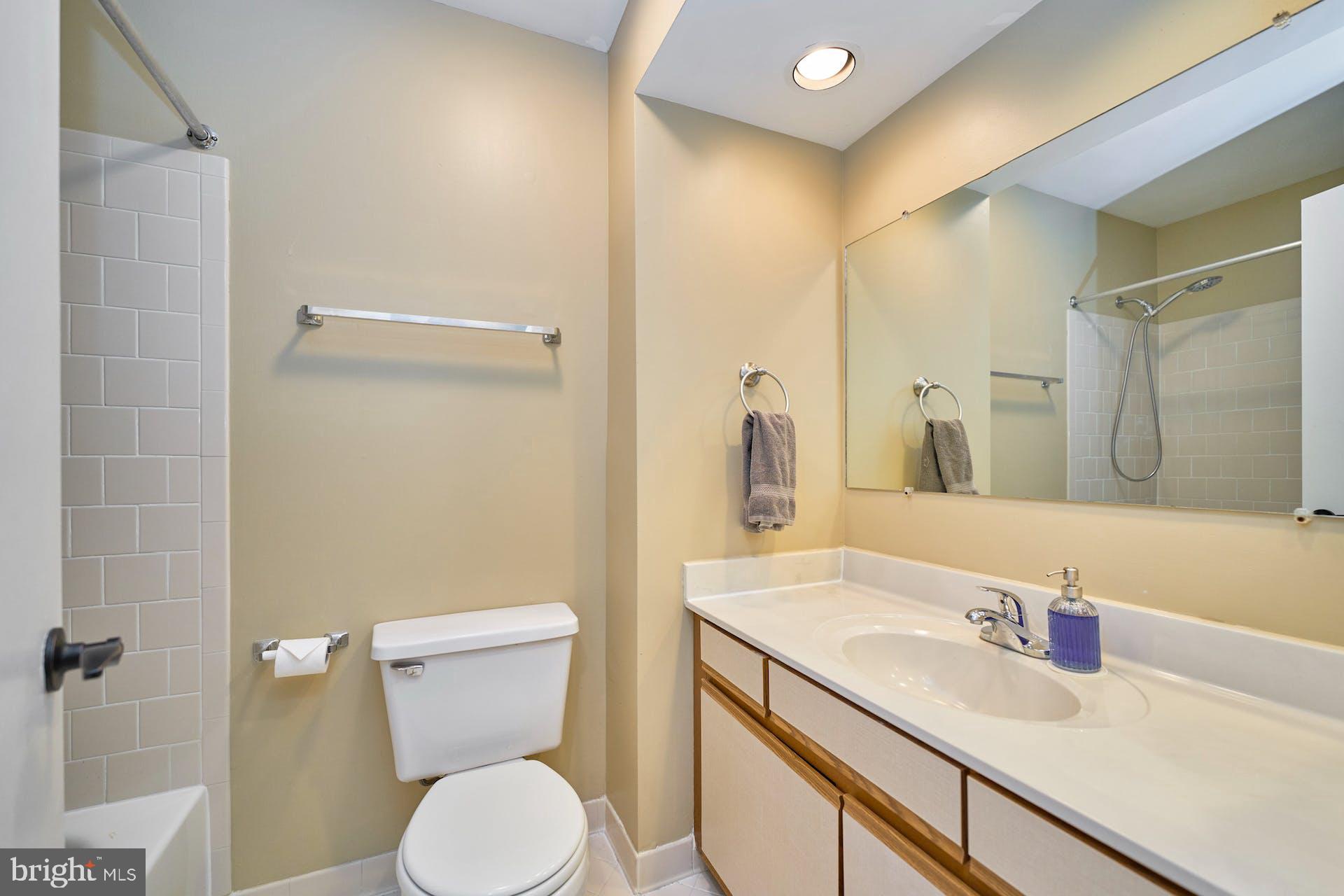 12926-A Grays Pointe Rd #12926a