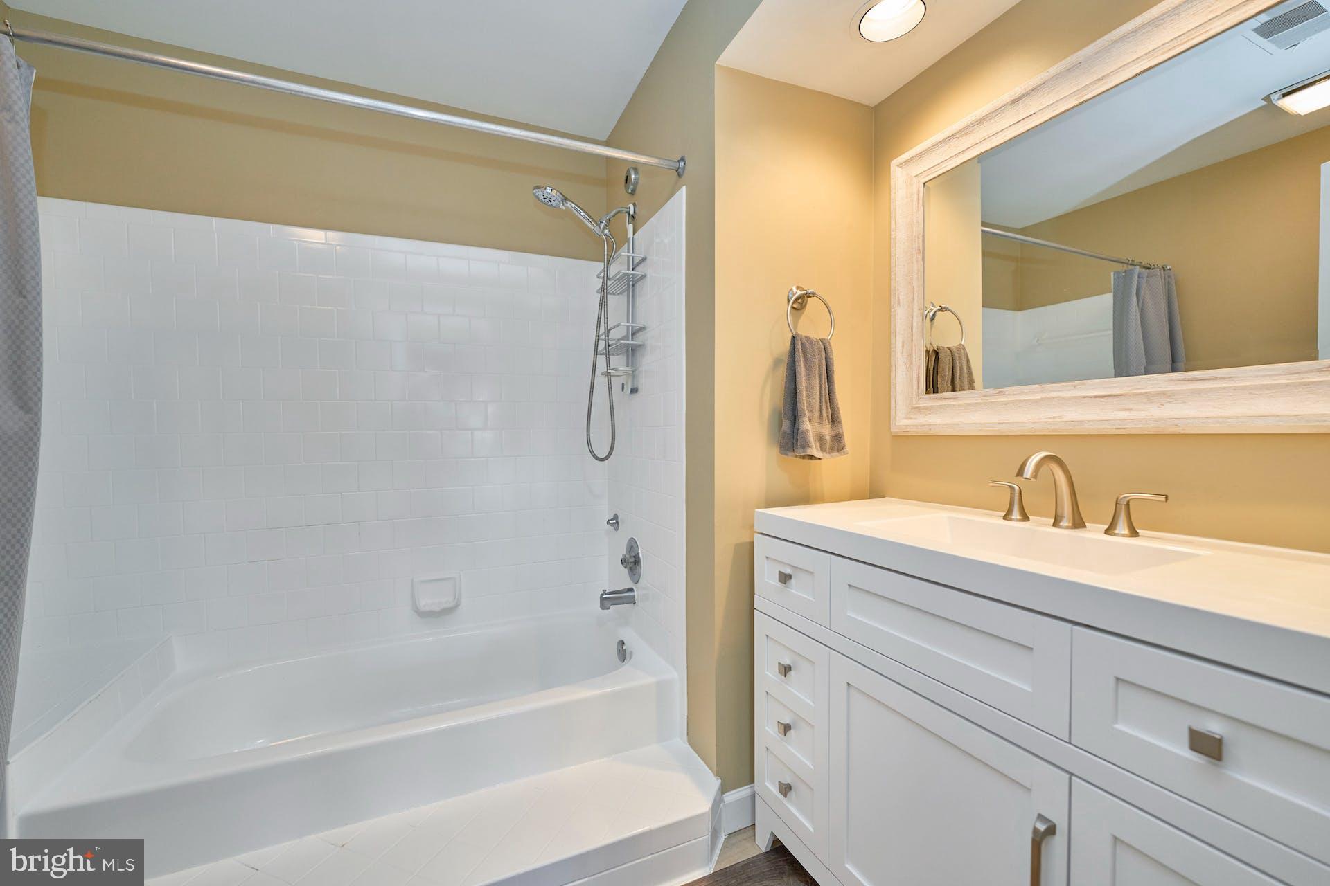 12926-A Grays Pointe Rd #12926a