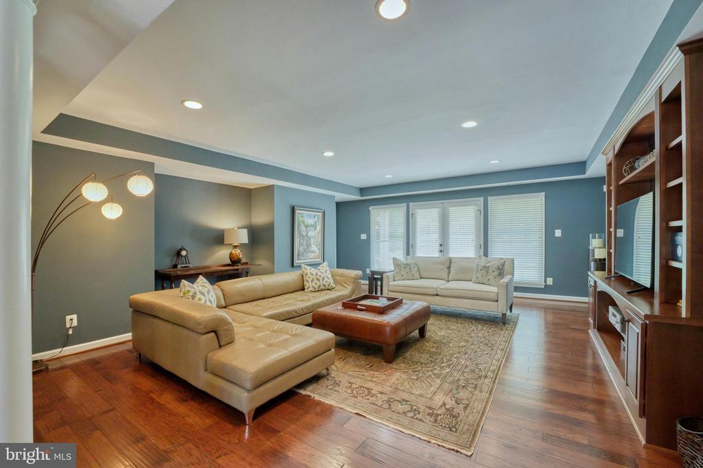 702 Seneca Rd