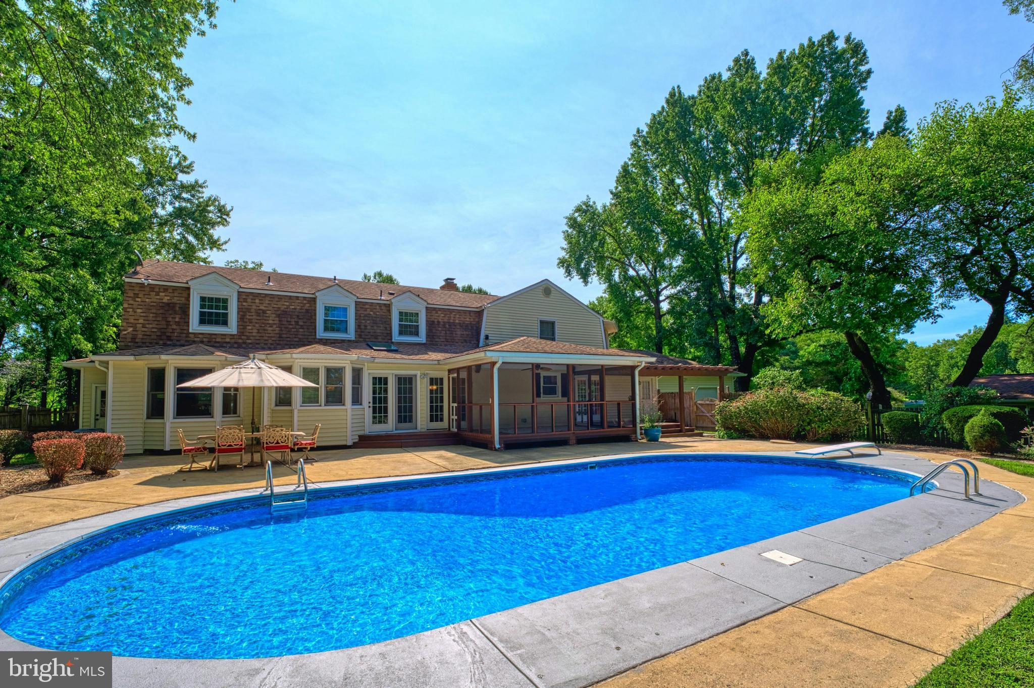 702 Seneca Rd