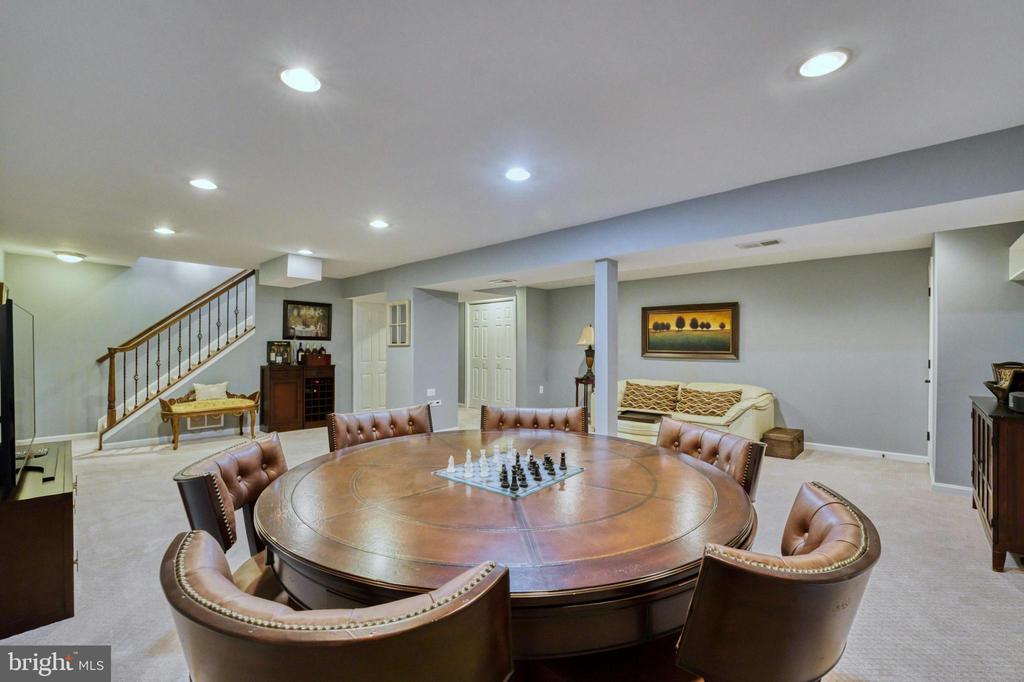 702 Seneca Rd