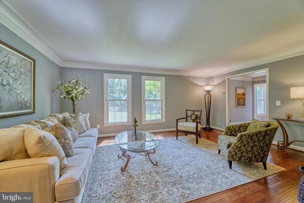 702 Seneca Rd