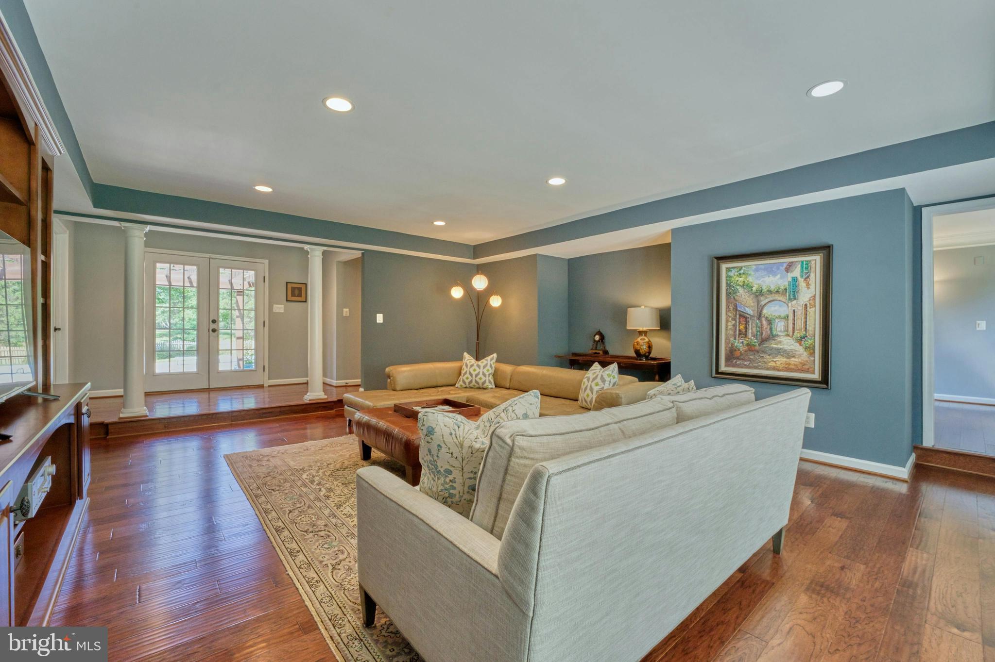 702 Seneca Rd