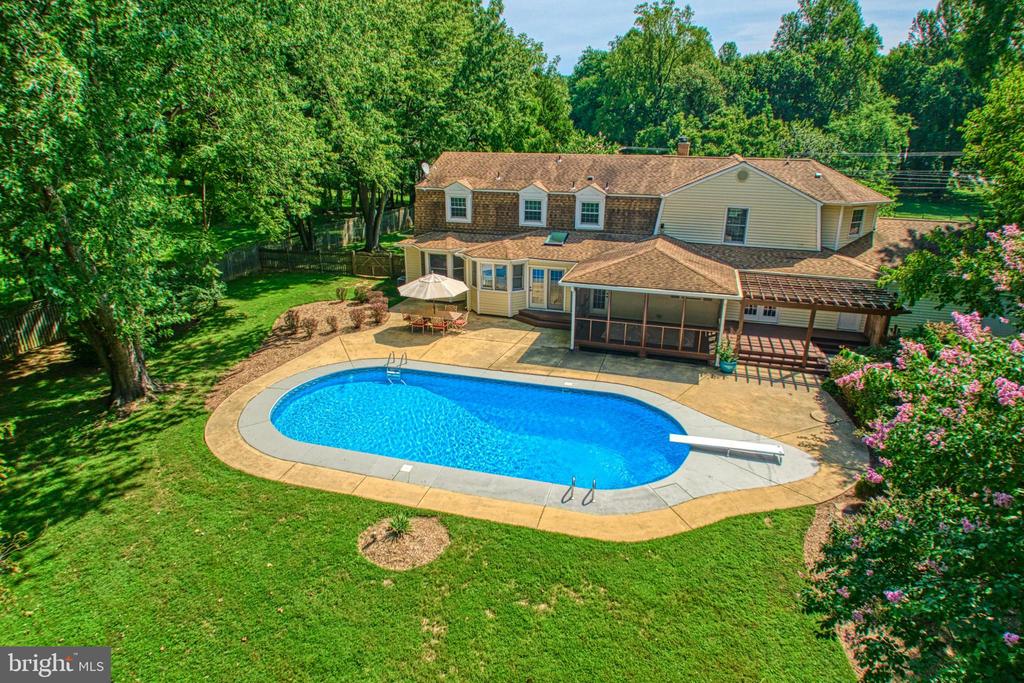 702 Seneca Rd