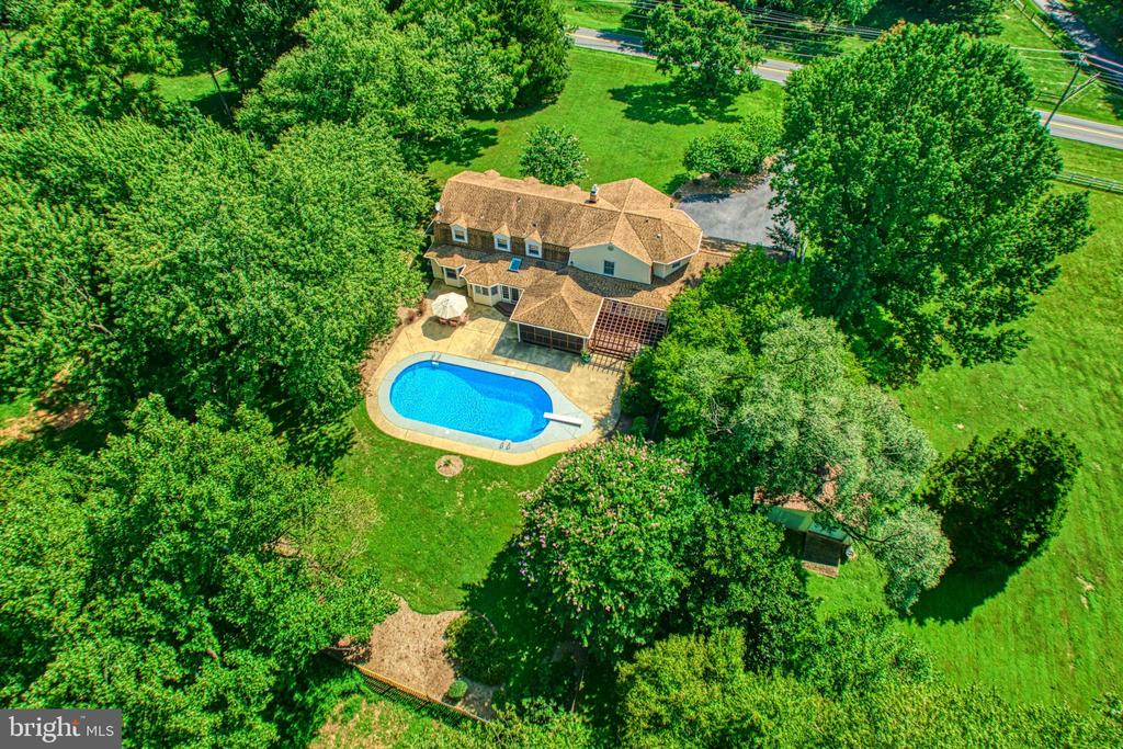 702 Seneca Rd
