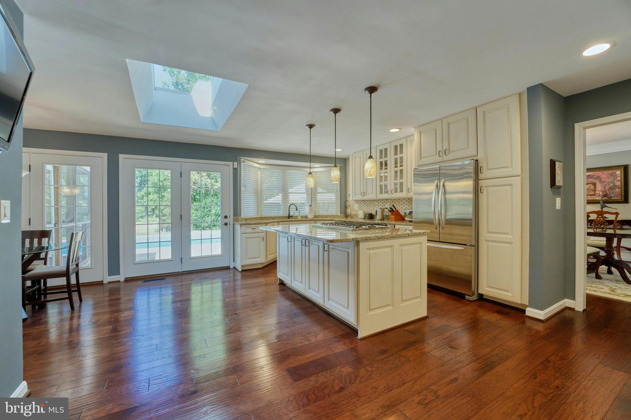 702 Seneca Rd