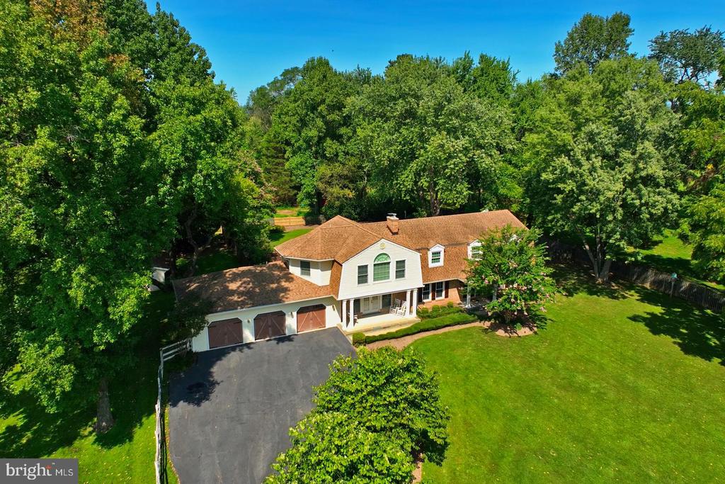 702 Seneca Rd