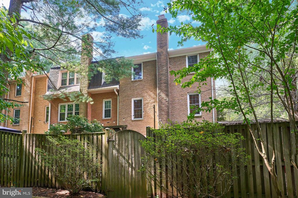 9101 Fisteris Ct