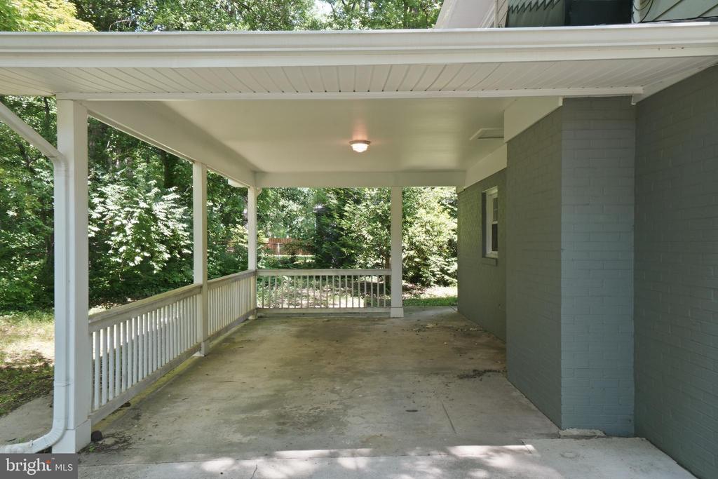 6814 SHRINE COURT