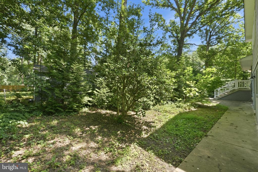 6814 SHRINE COURT