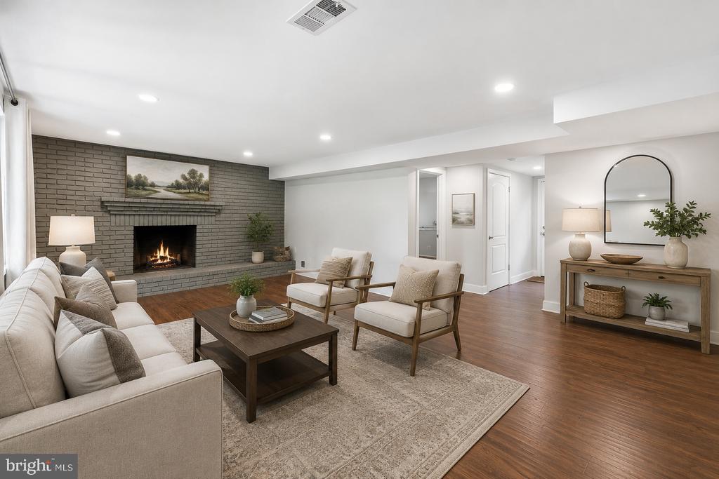 6814 SHRINE COURT