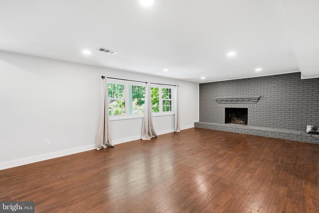 6814 SHRINE COURT
