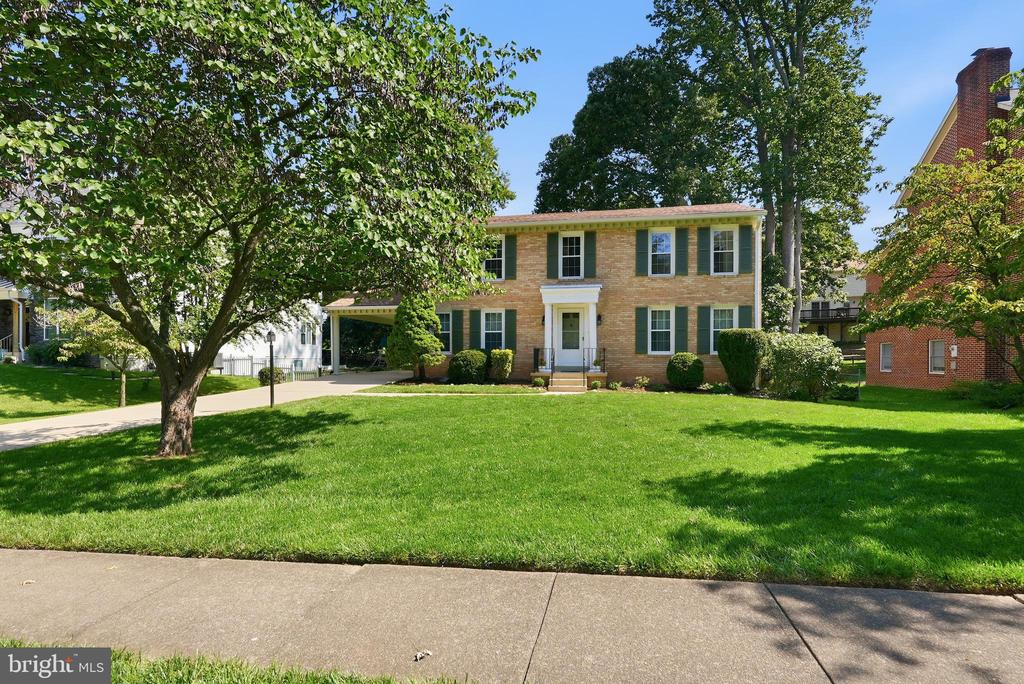 709 MCKINLEY STREET NE