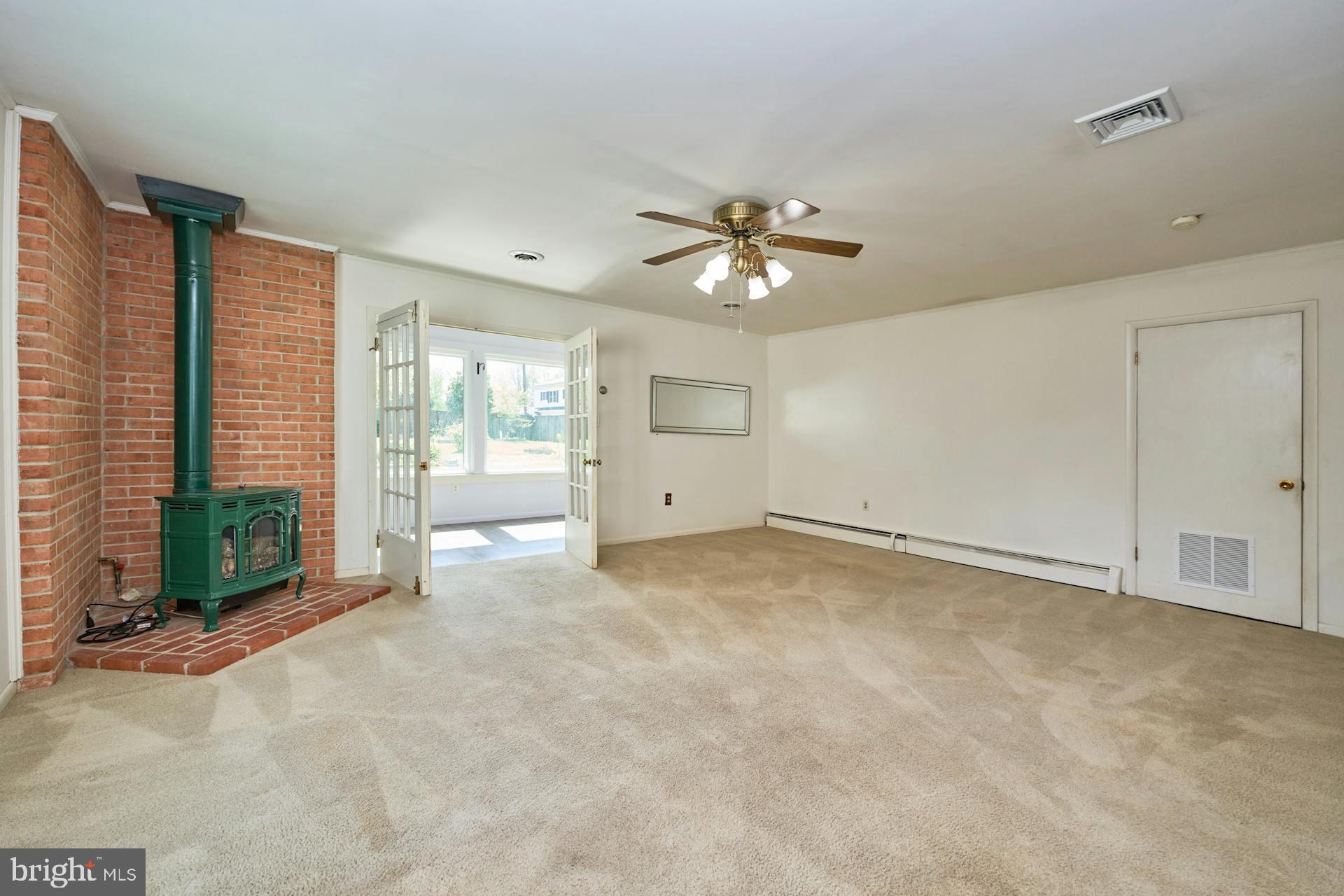 8922 Longstreet Dr