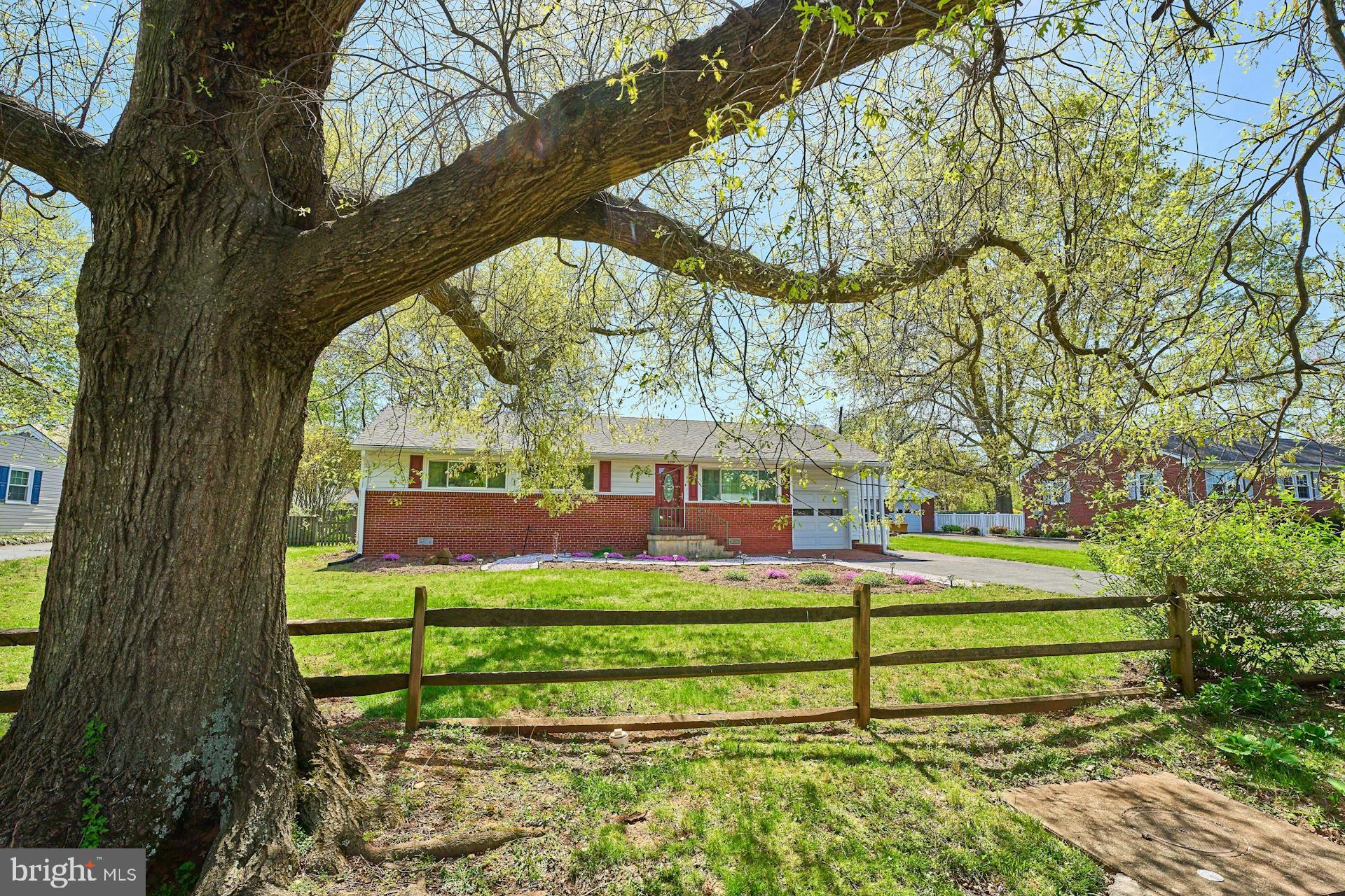8922 Longstreet Dr