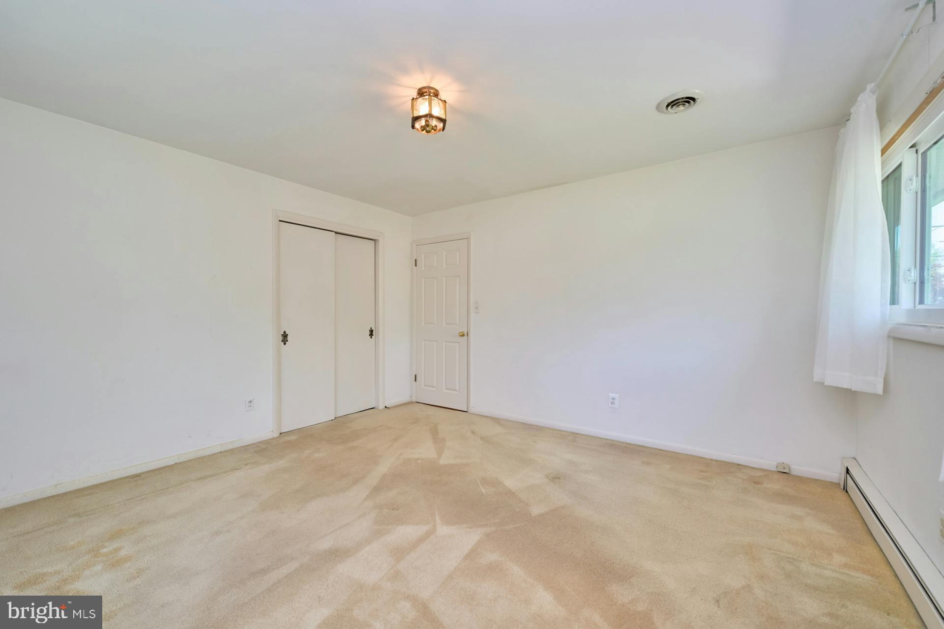 8922 Longstreet Dr