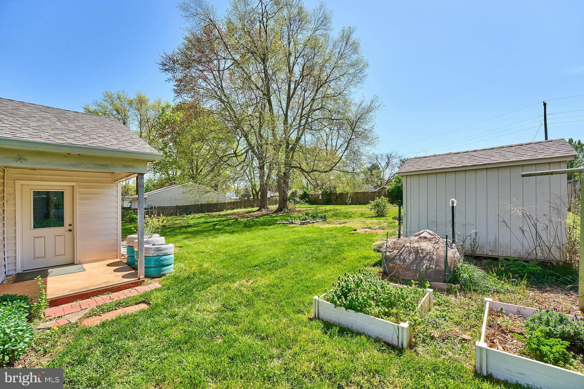 8922 Longstreet Dr