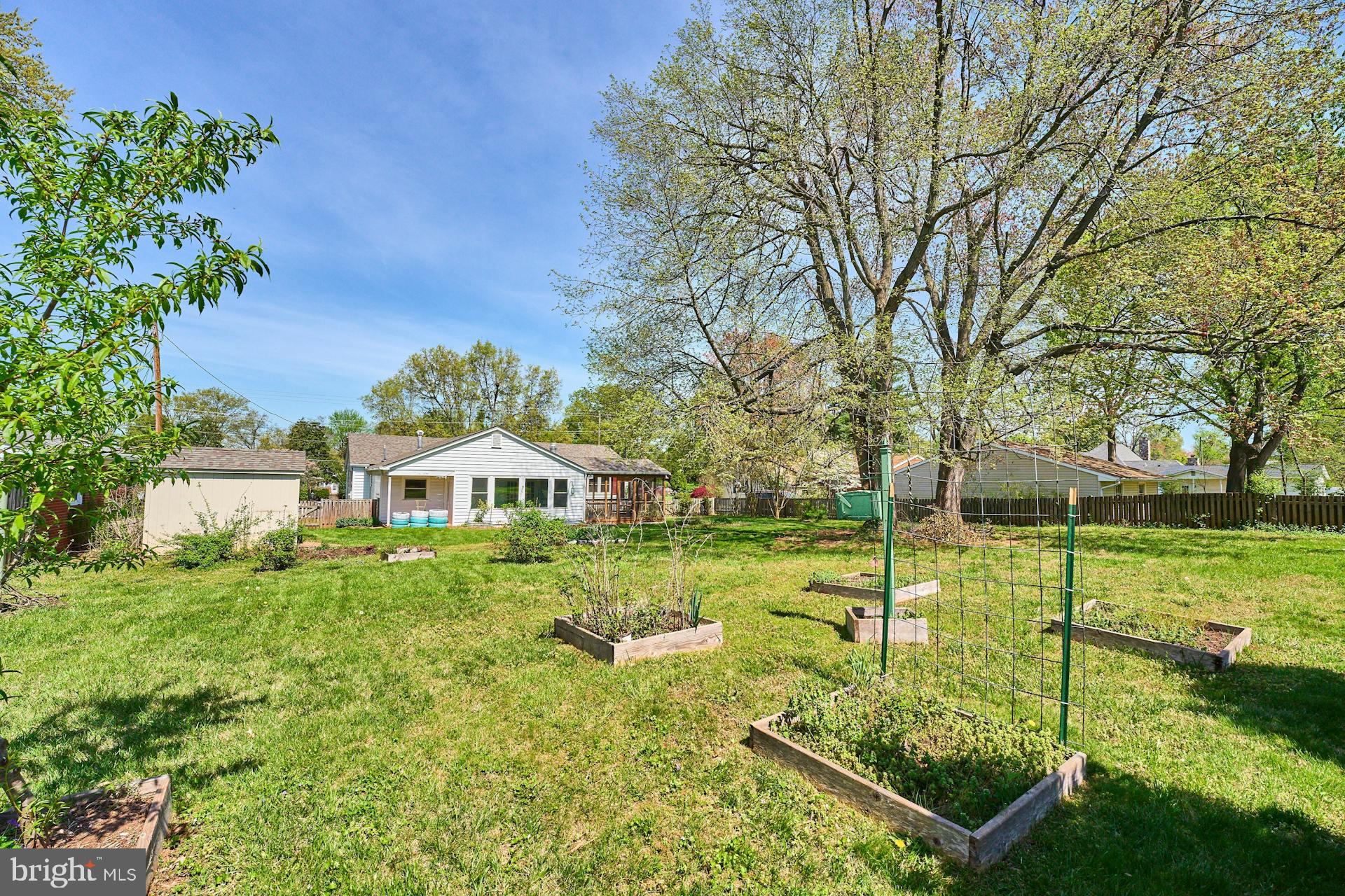 8922 Longstreet Dr