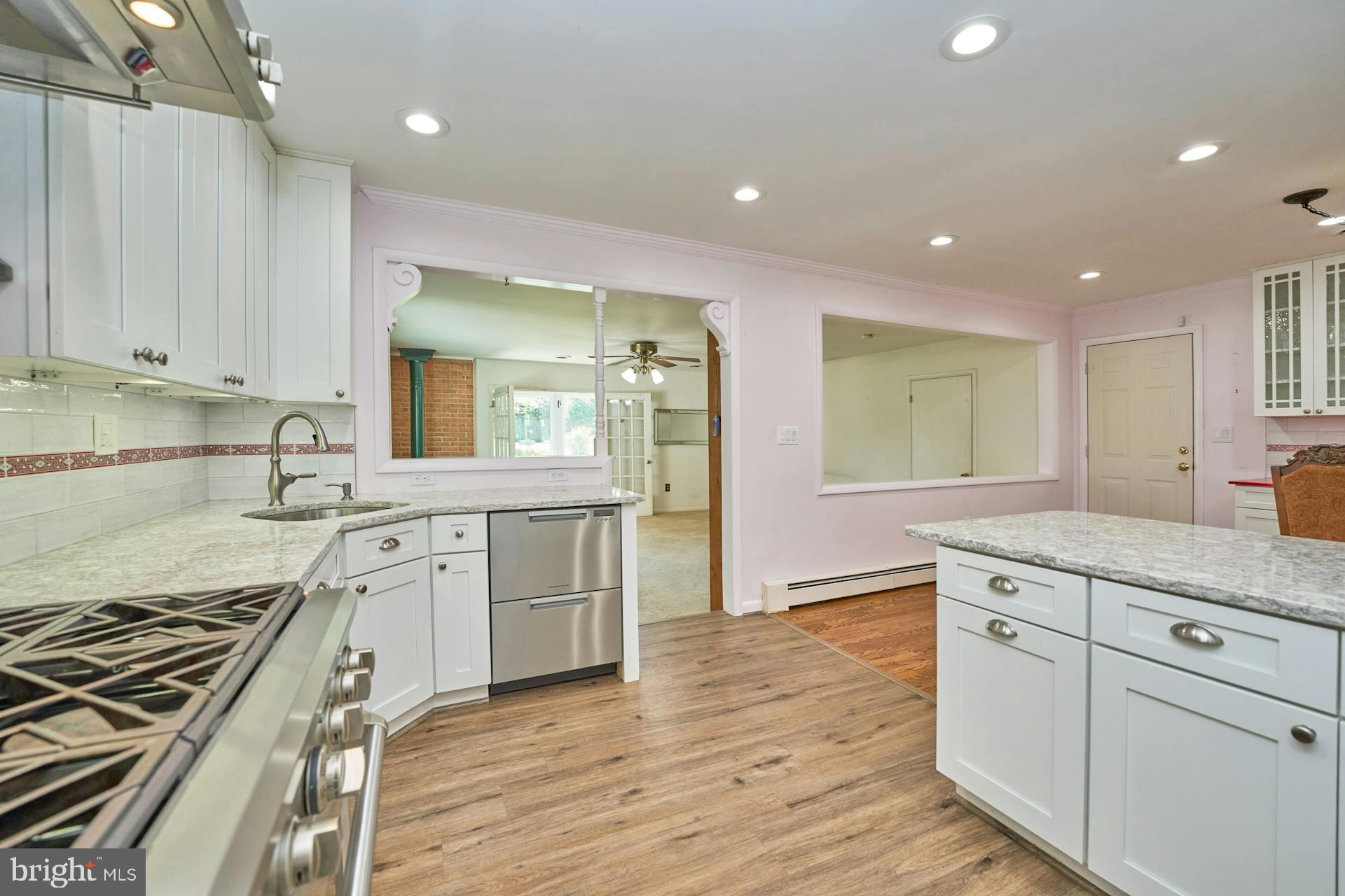 8922 Longstreet Dr