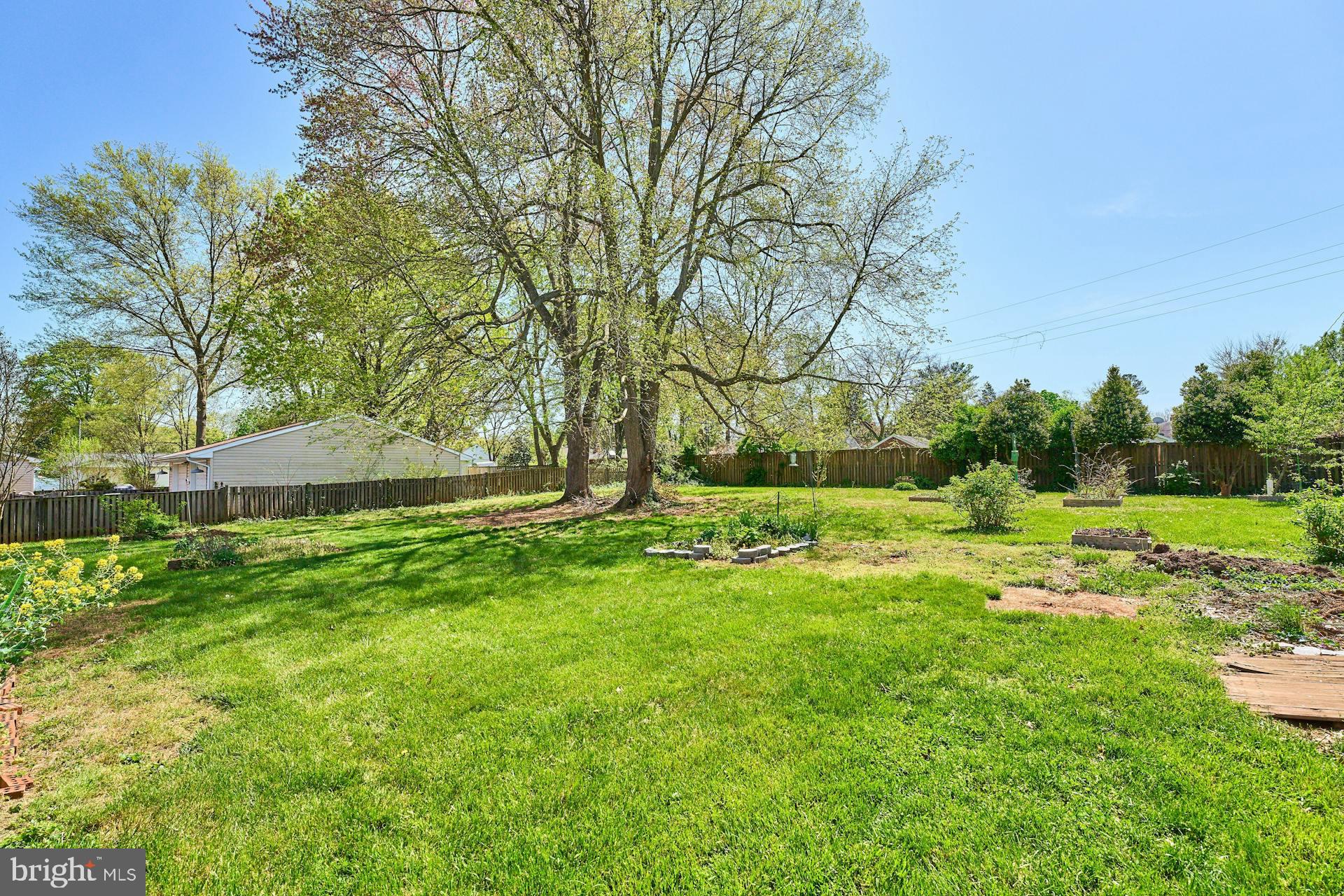8922 Longstreet Dr