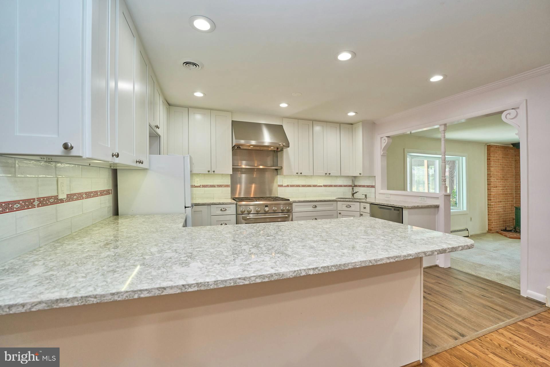 8922 Longstreet Dr