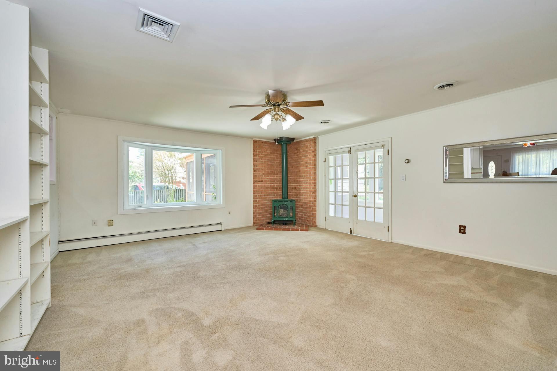 8922 Longstreet Dr
