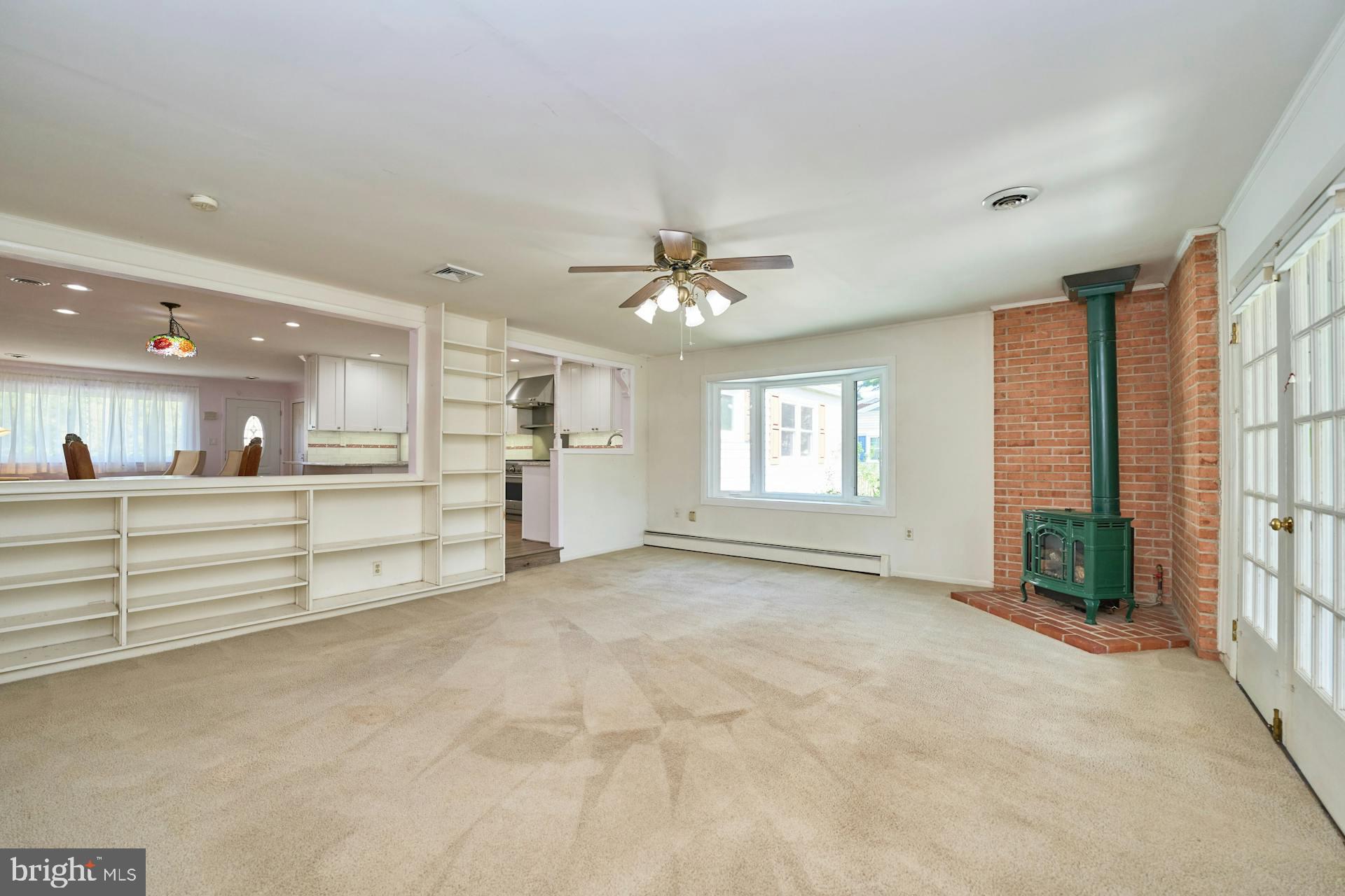 8922 Longstreet Dr