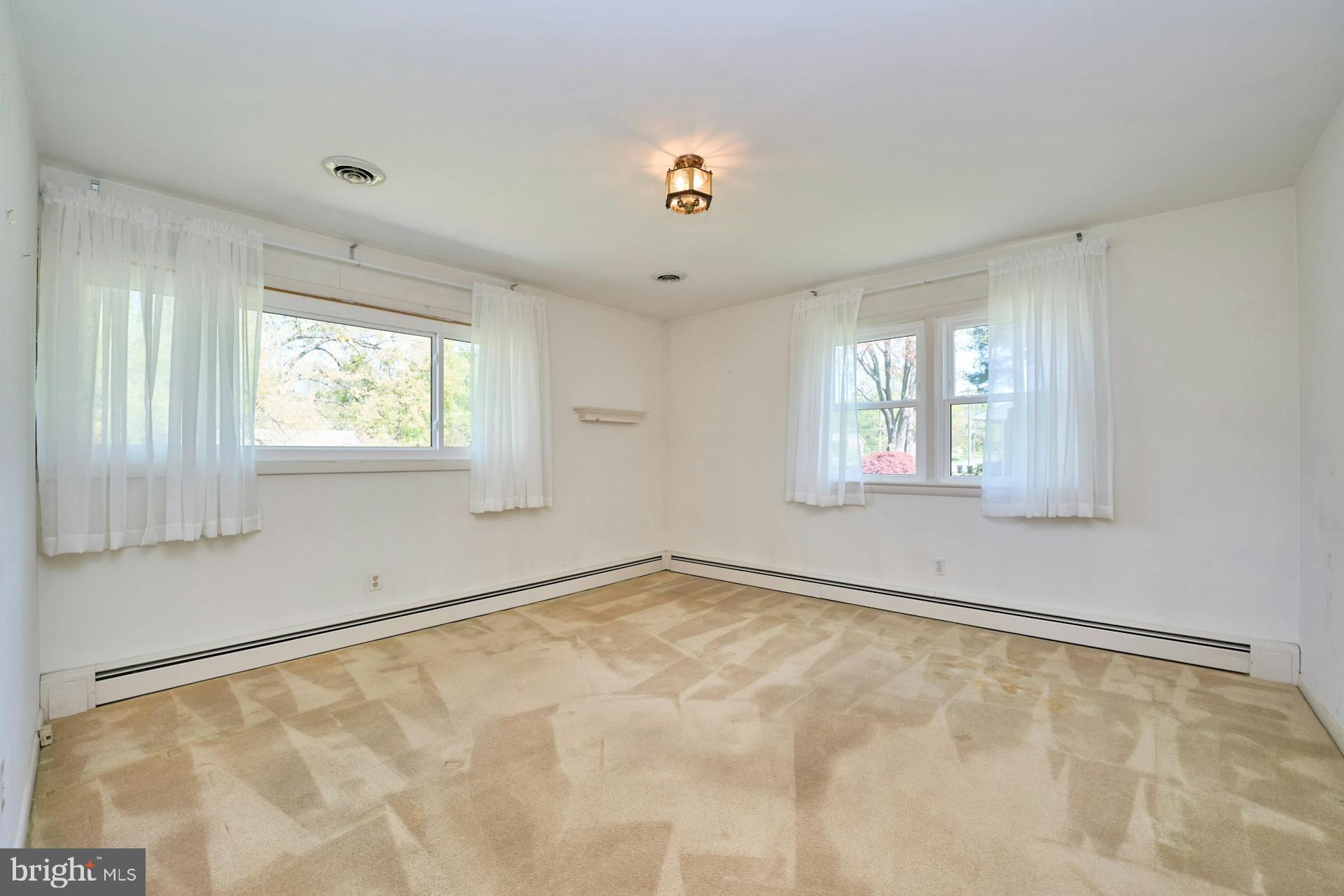 8922 Longstreet Dr