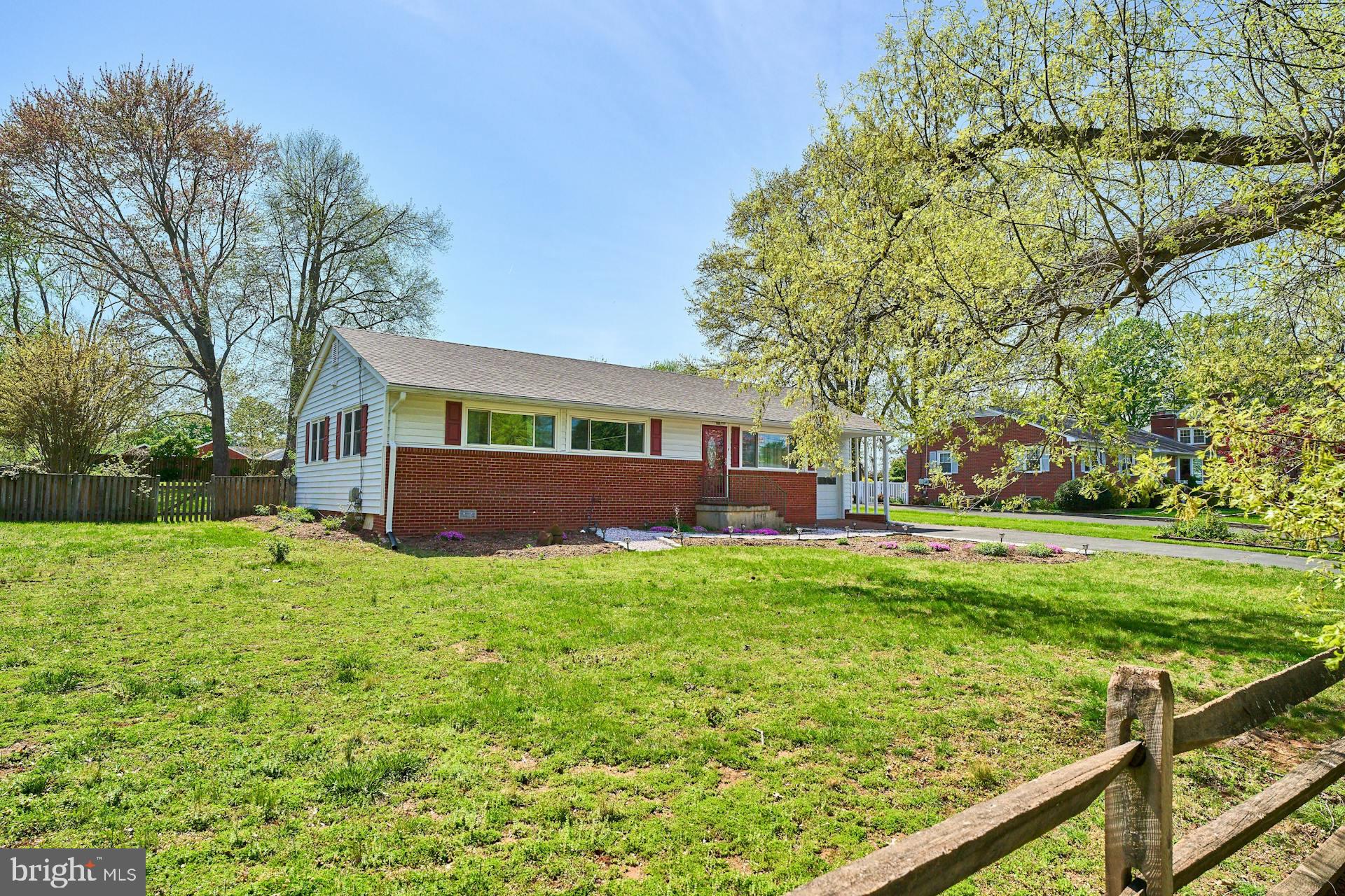 8922 Longstreet Dr