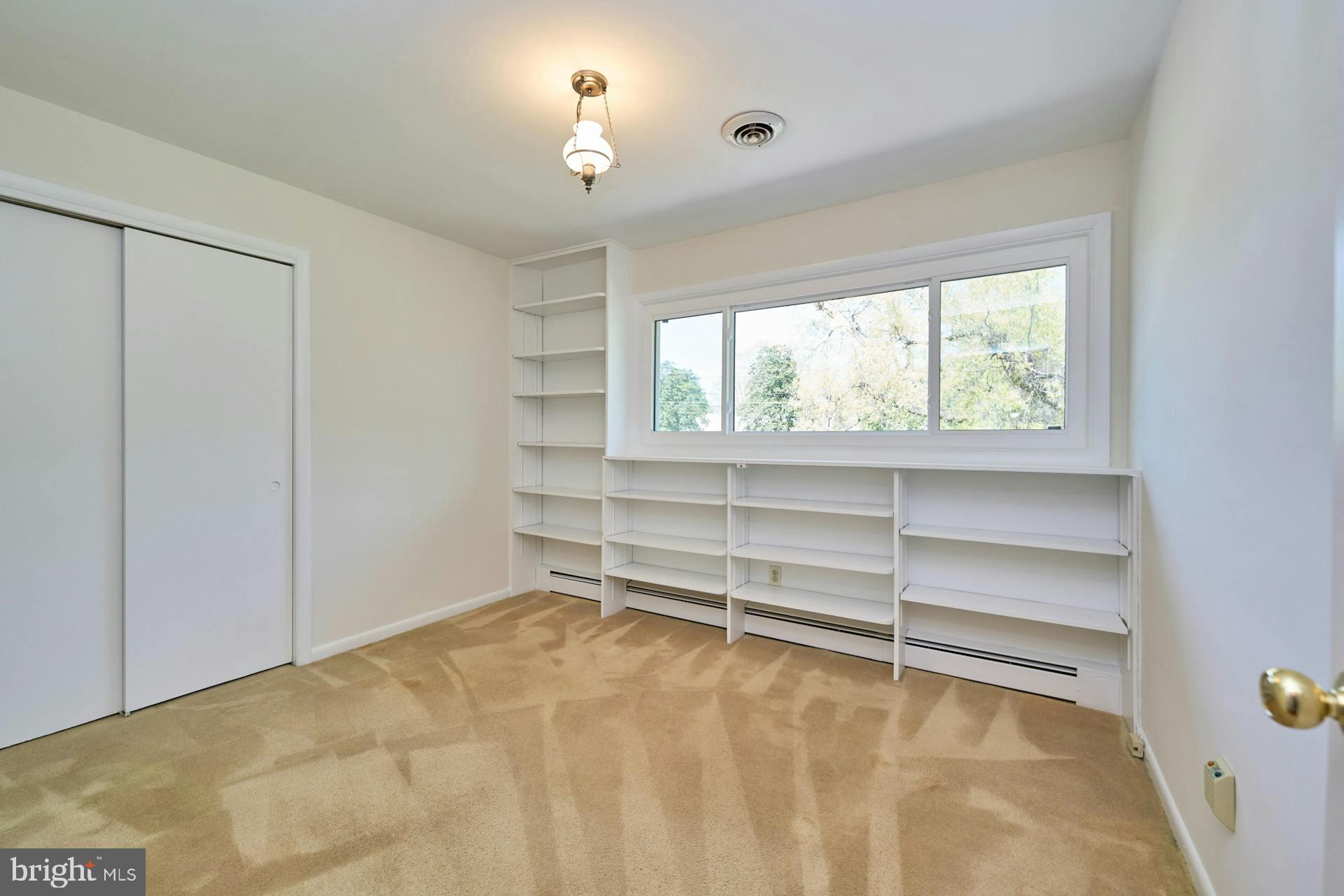 8922 Longstreet Dr