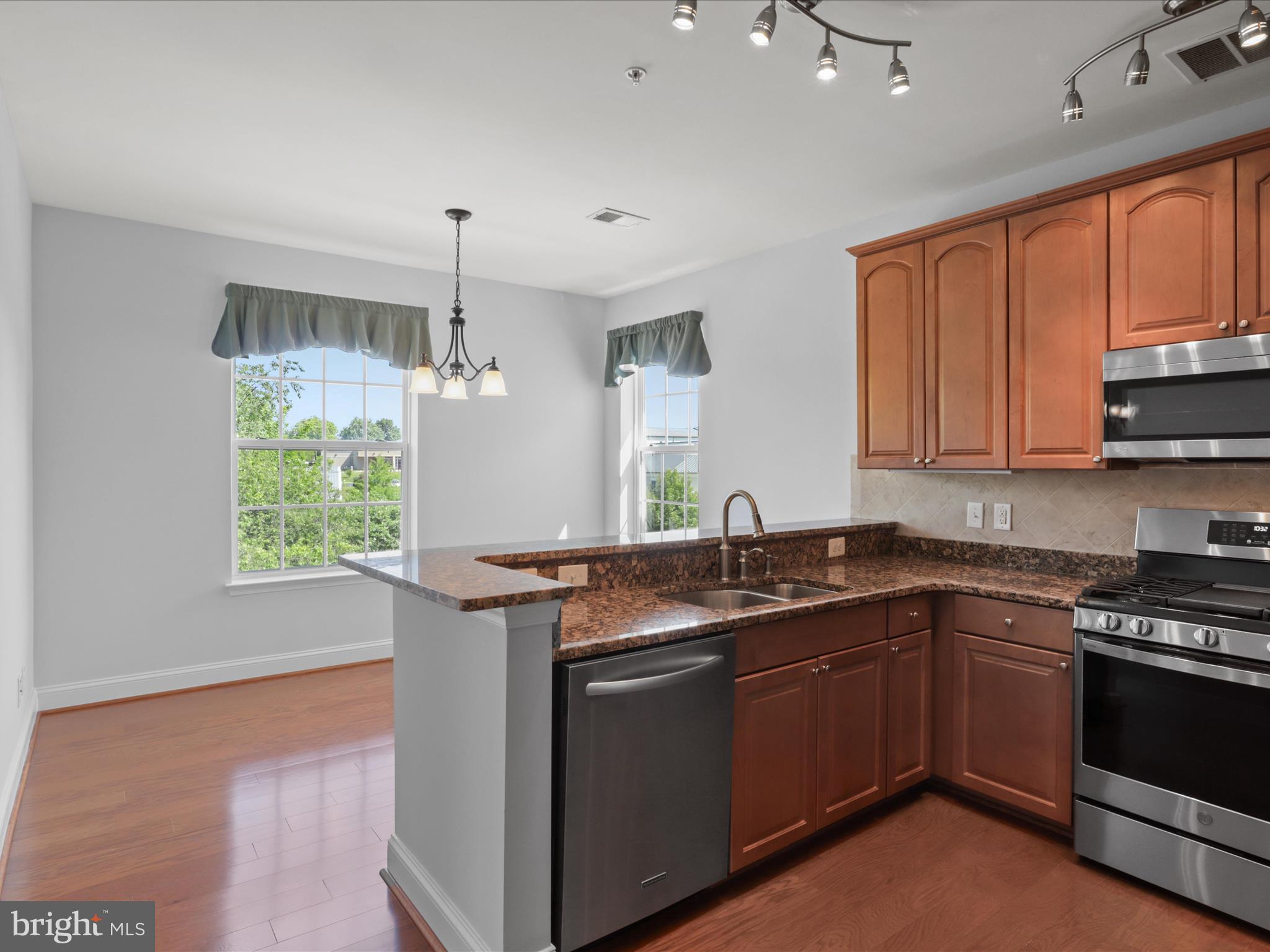 9204 Charleston Dr #407