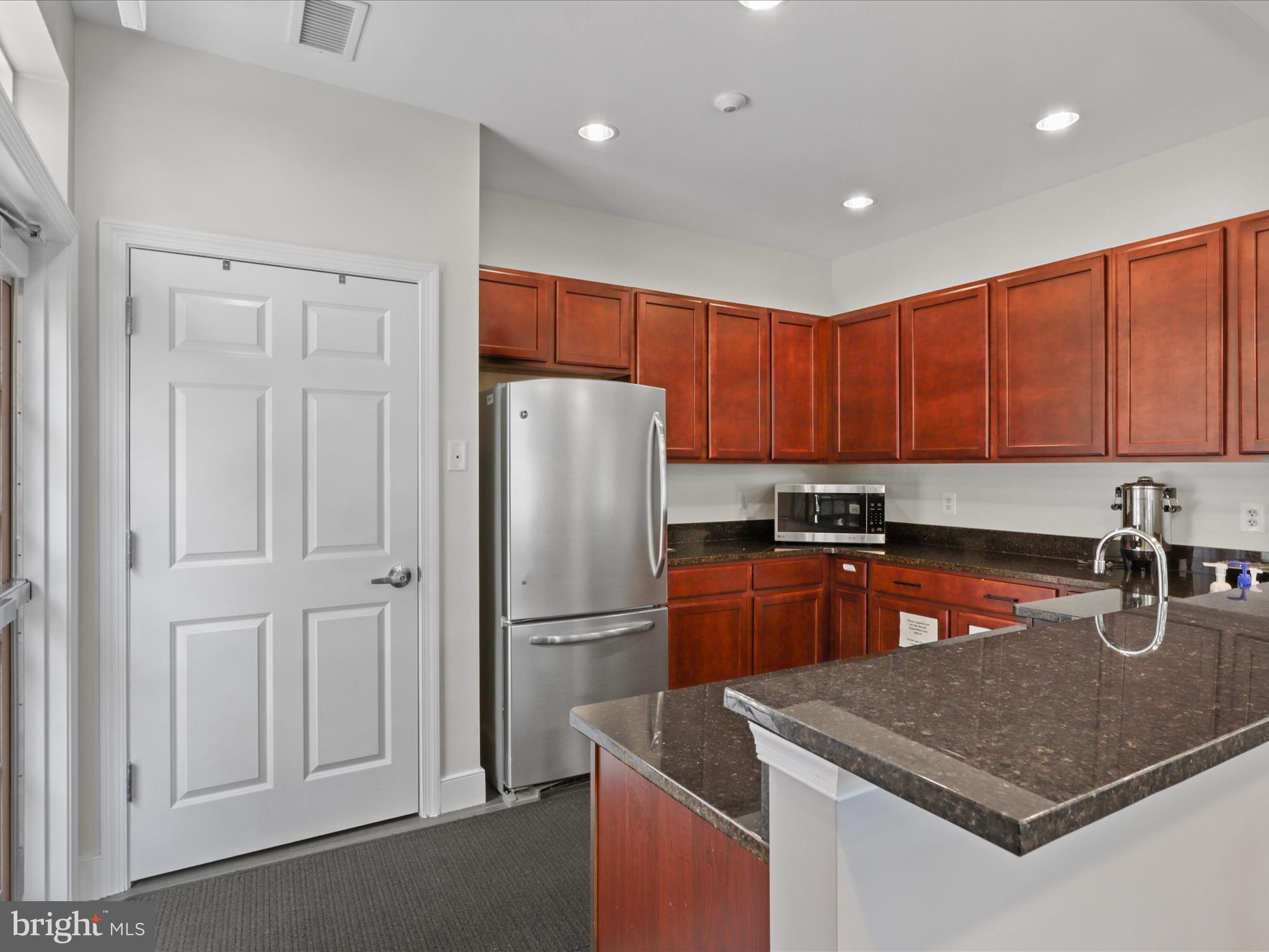 9204 Charleston Dr #407